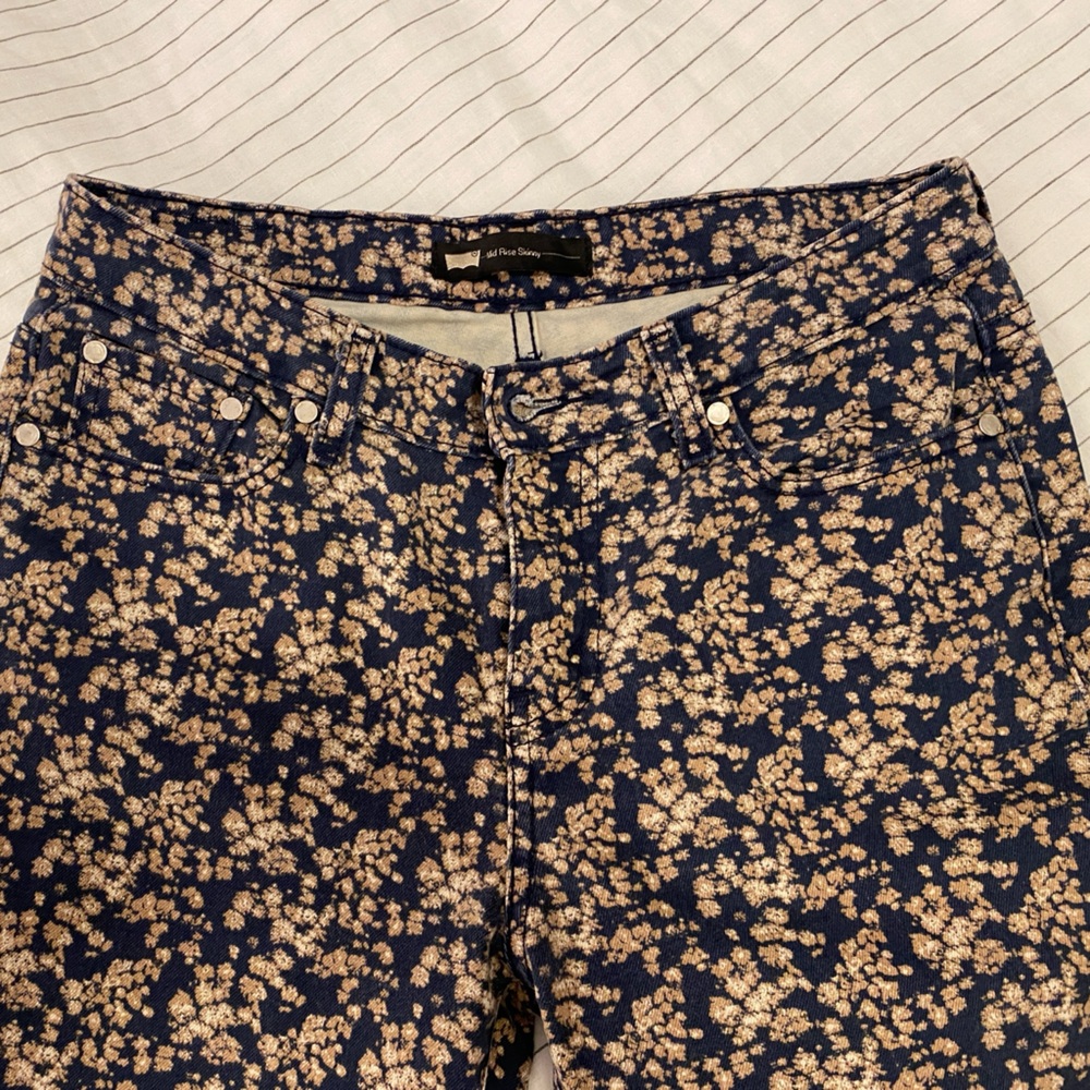 Levi’s Floral Fullprint Slim / Skinny Mid Rise Jeans